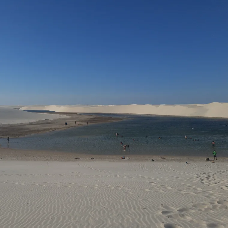 Lagoa entre as dunas dos Lençóis Maranhenses